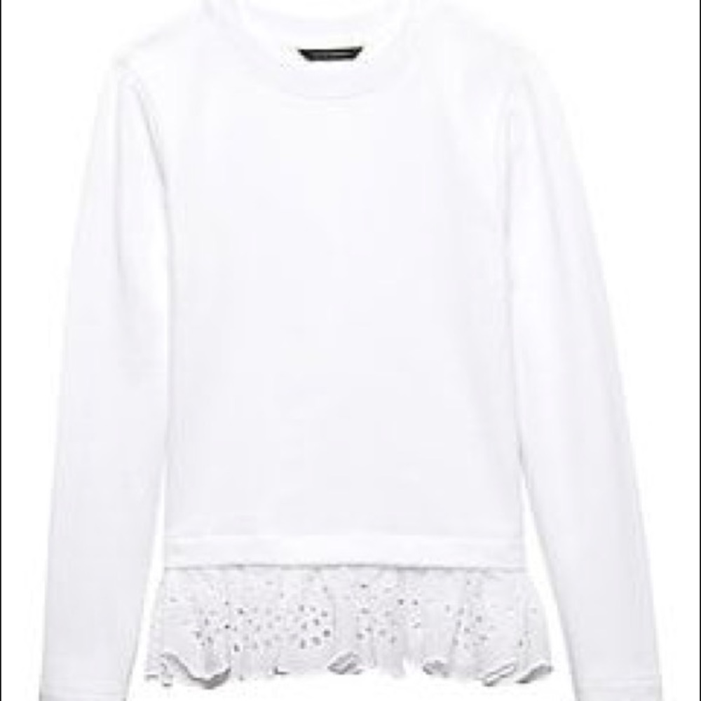 💙💖BR winter white eyelet trimmed sweatshirt💖💙
